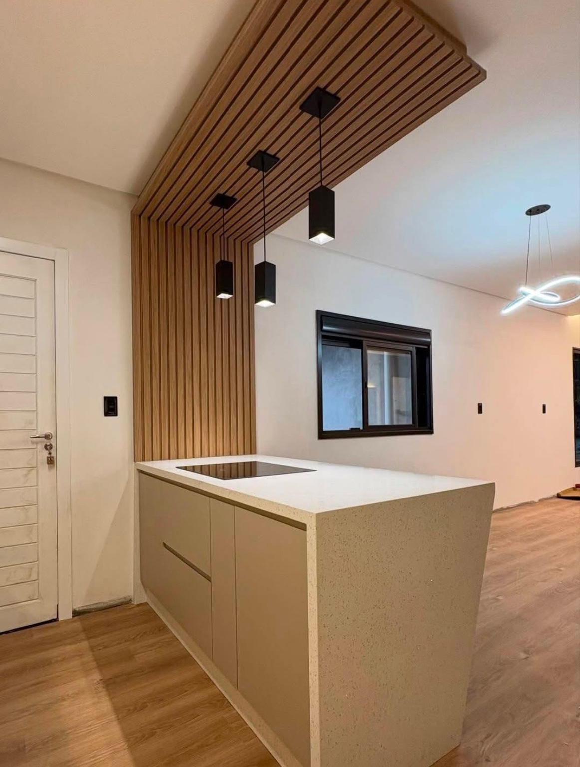 Cuisine sur mesure — Projet 01 · Claustra en bois
